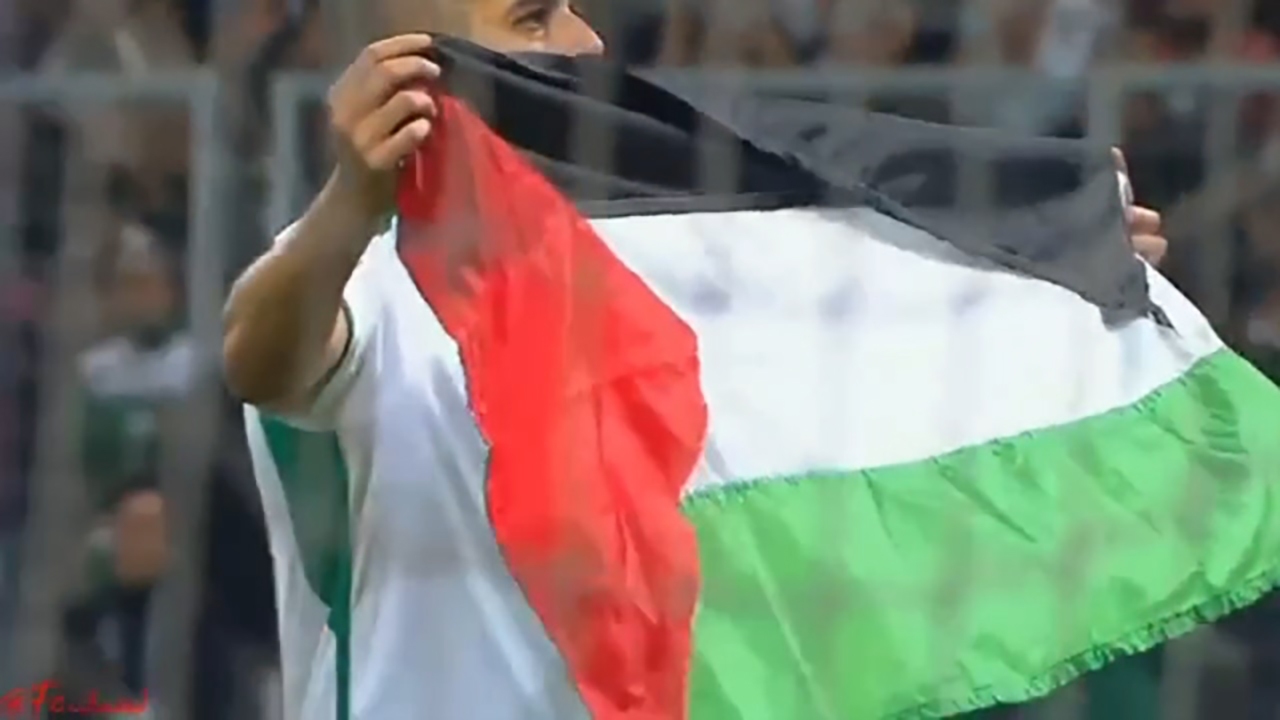 بلند کردن پرچم فلسطین پس از گلزنی + فیلم