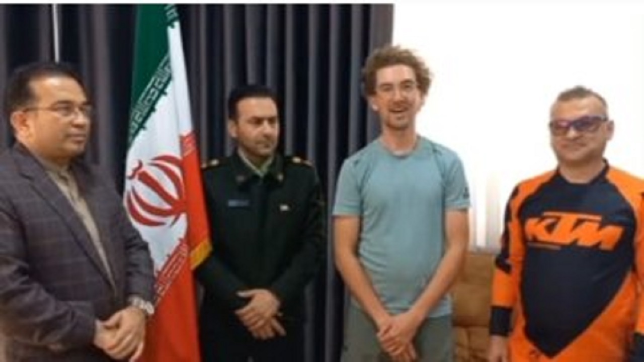 قدردانی گردشگر و دوچرخه‌سوار سوئیسی از پرسنل نیروی انتظامی گلستان