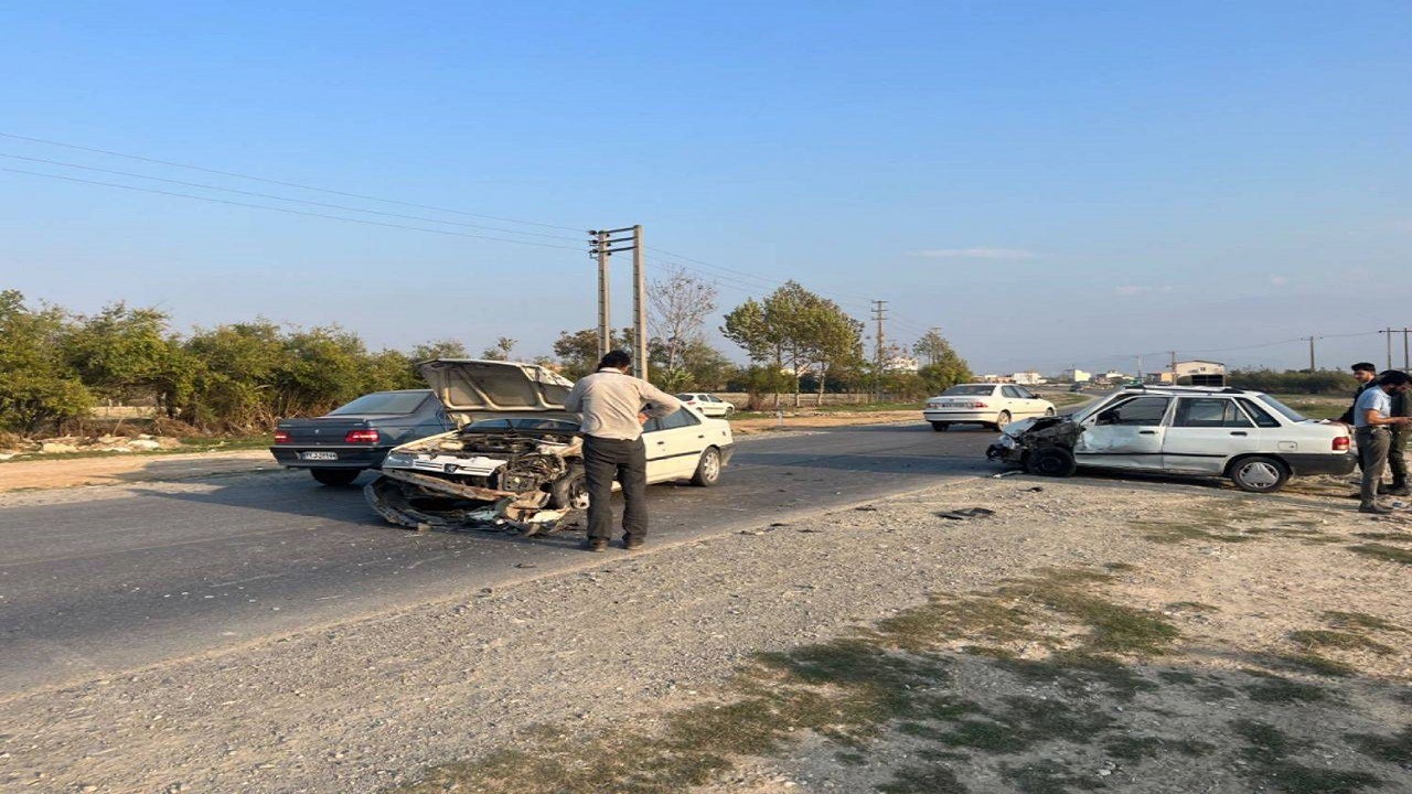 تصادف پراید با پژو ۴۰۵ در بندرترکمن ۳ مصدوم برجای گذاشت