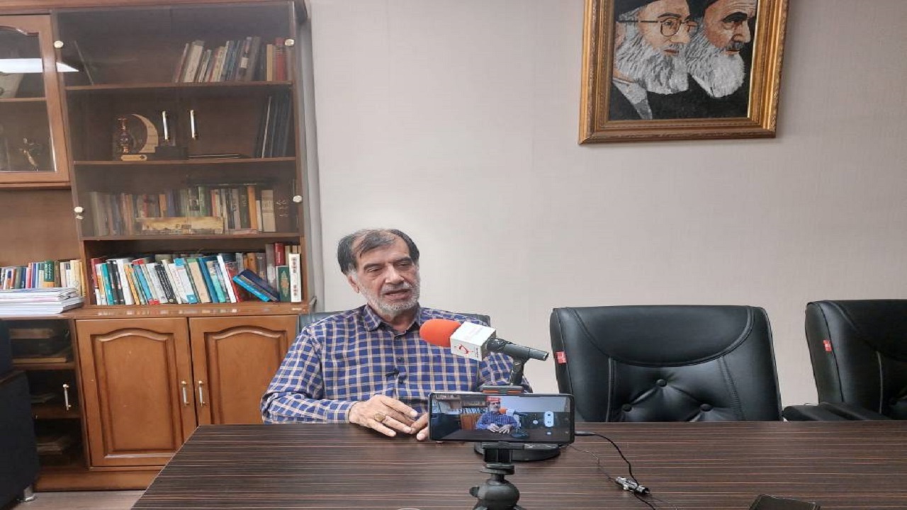 انتقاد از دولت رئیسی گناه نیست/ با جهانگیری تماس گرفتم در انتخابات شرکت کند/ احمدی‌نژاد در مجمع فعال است