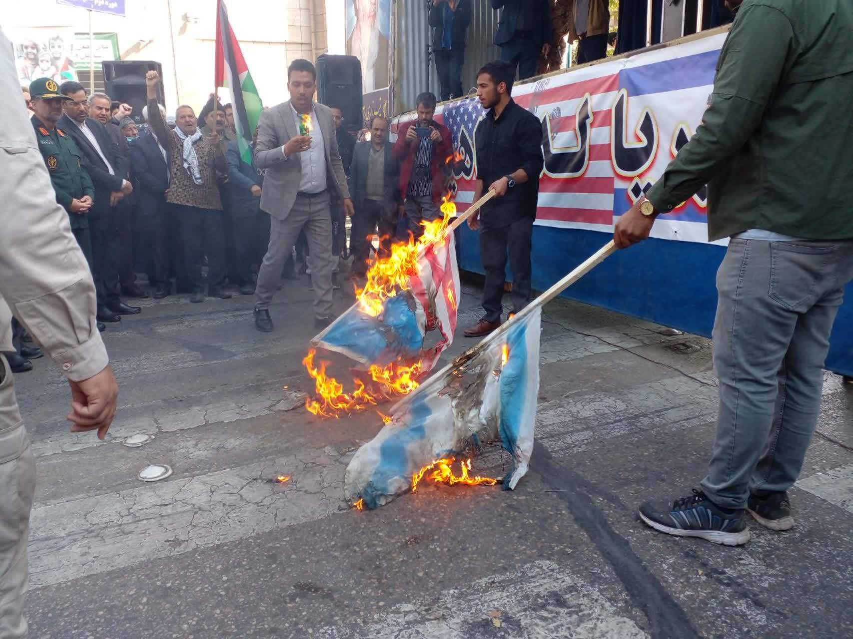 آتش زدن پرچم اسرائیل در مراسم راهپیمایی