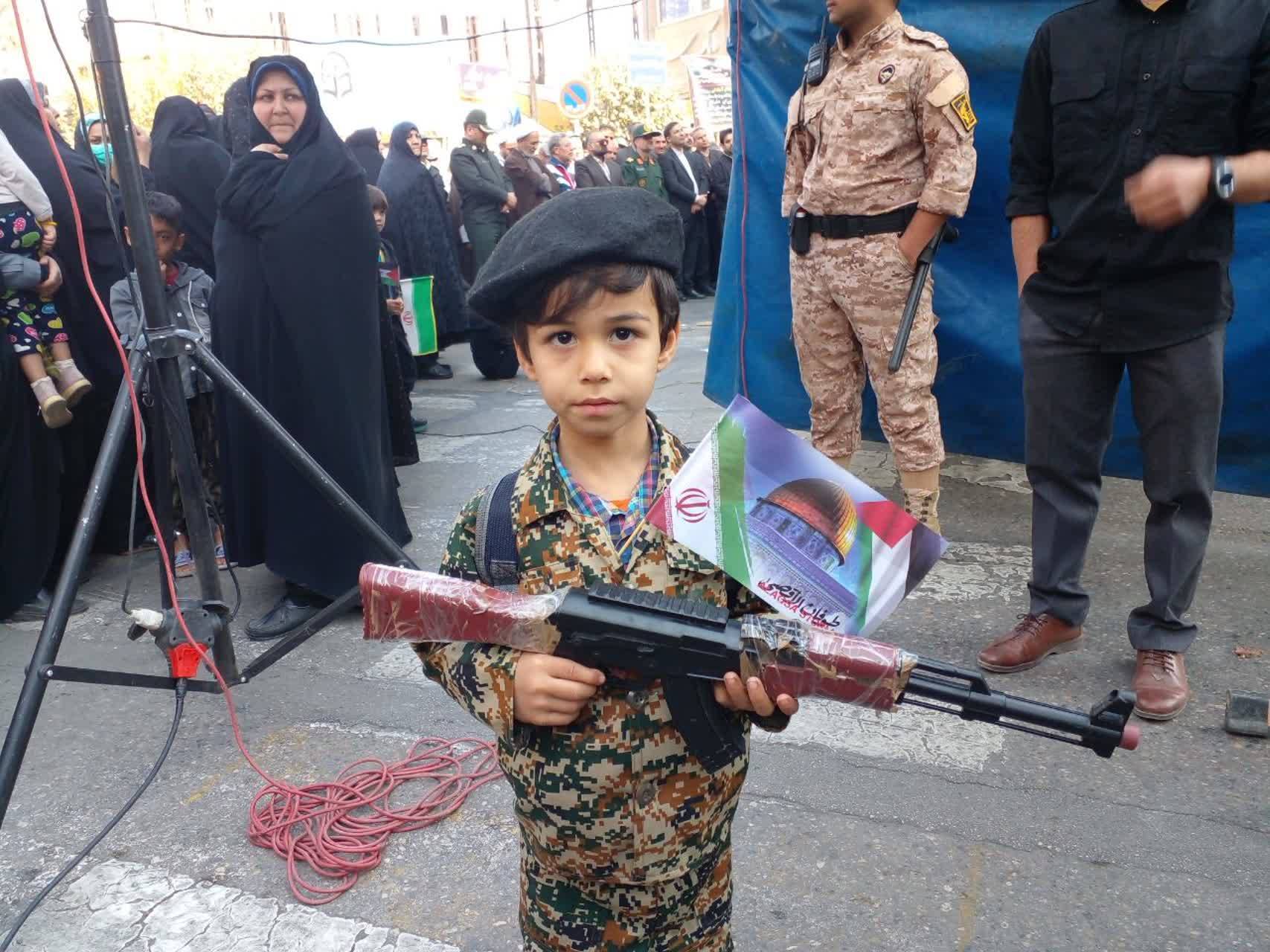 حضور کودکان در مراسم راهپیمایی نیشابور