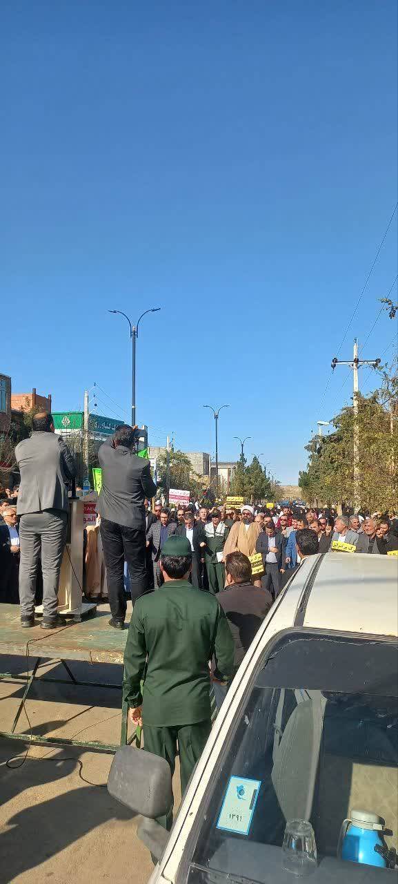 مراسم راهپیمایی در شهرستتان انگوت