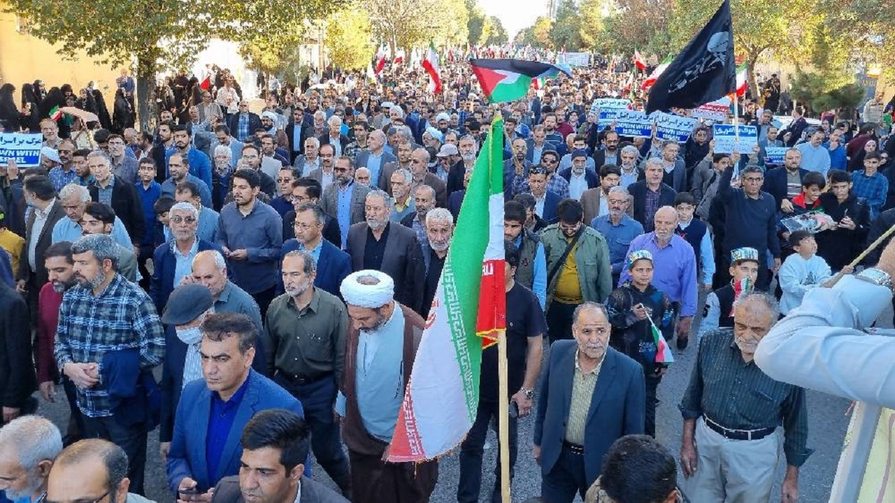 راهپیمایی مردم کرمان در محکومیت جنایات اسرائیل در غزه+ عکس و فیلم