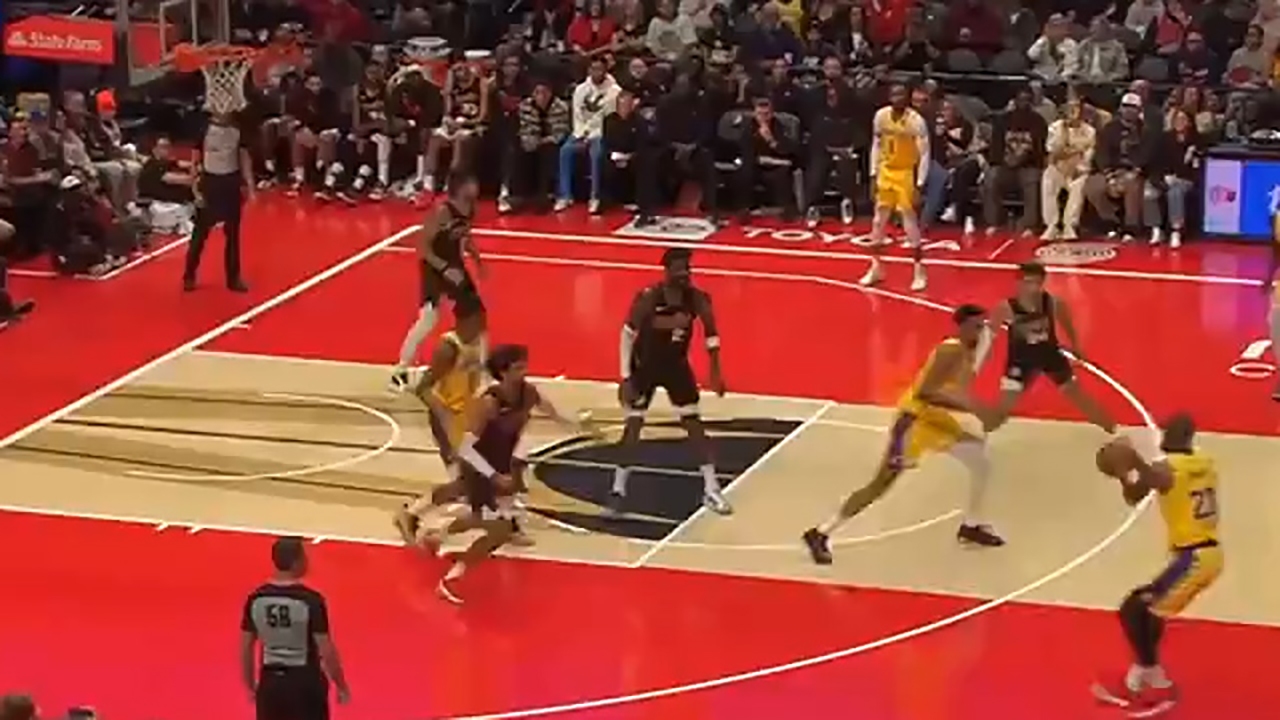پاس‌ رونالدینیویی لبران جیمز ستاره NBA + فیلم