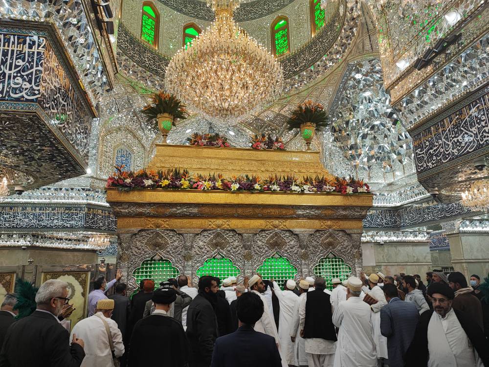 زائران درحرم امام حسین