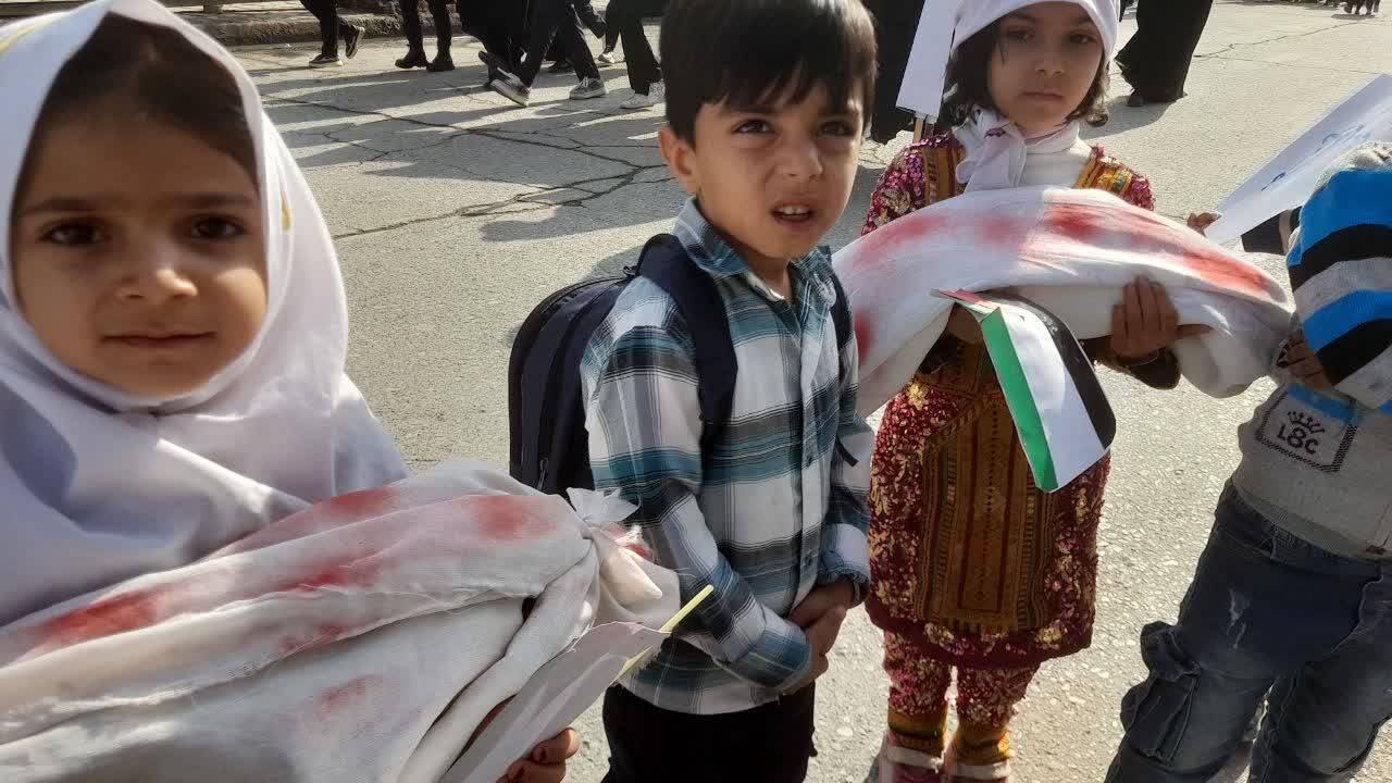 کودکان در مراسم راهپیمایی حمایت از فلسطین