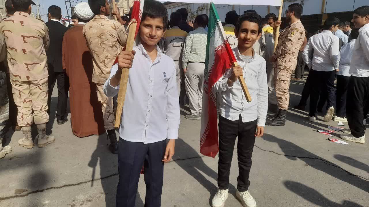 حضور دانش آموزان در مراسم راهپیمایی