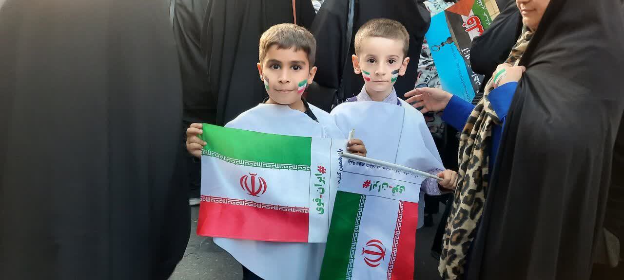 حضور کودکان در راهپیمایی