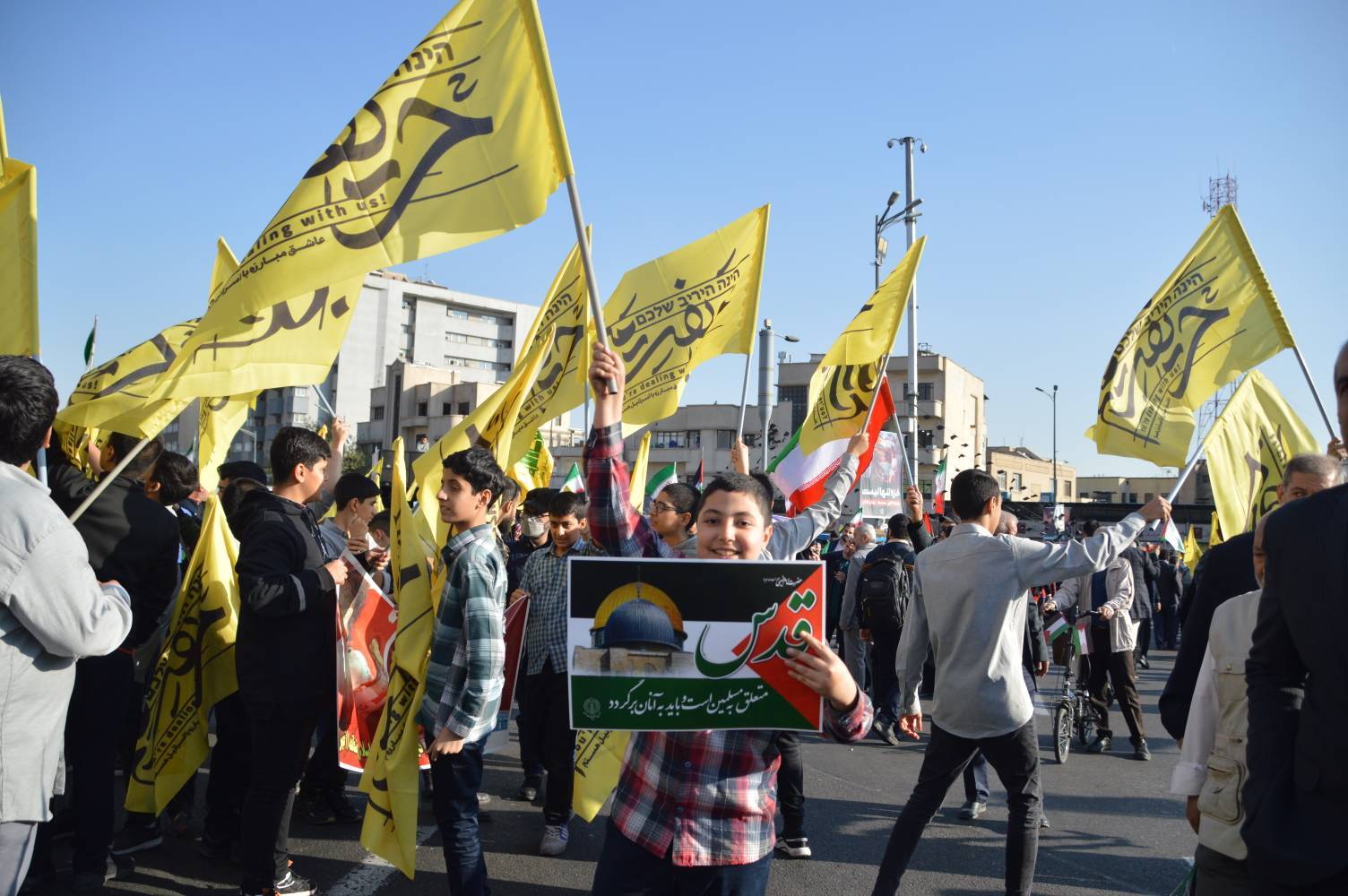 حضور نوجوانان در مراسم راهپیمایی
