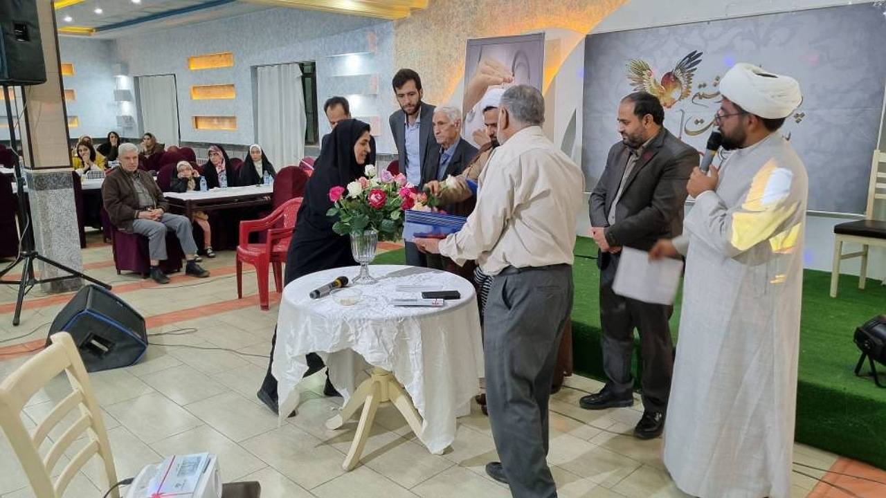 تجلیل از پرستاران درمانگاه شهید ثمره در زرند