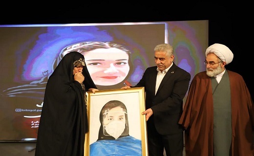 تجلیل از خانواده شهید نرجس خانعلی زاده