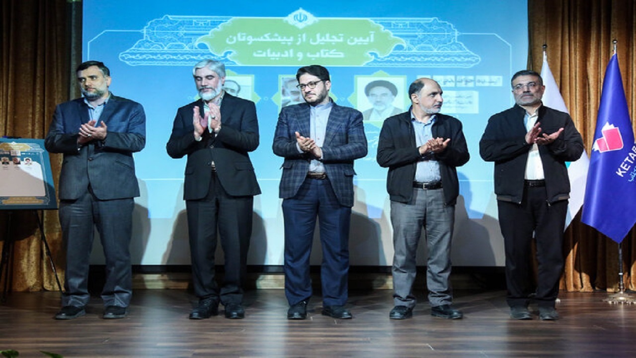 استان قم پرچم‌دار کتاب‌آرایی است