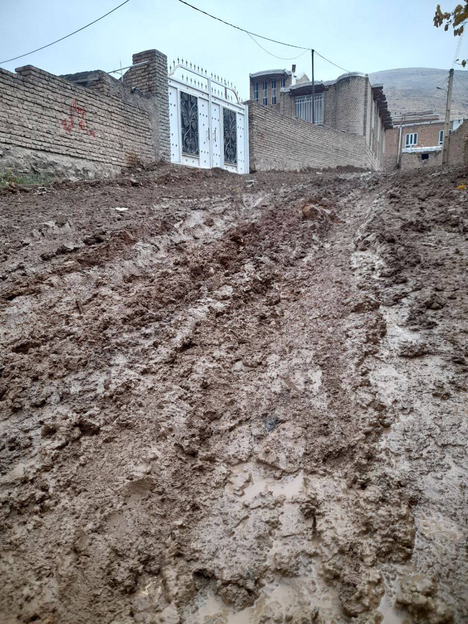 کوچه های گل آلود روستایی