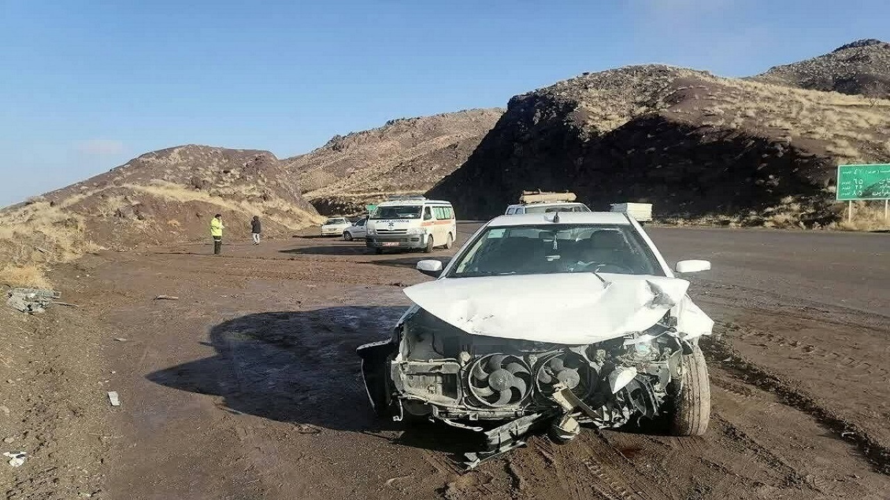 تصادف در جاده سنگ سوراخ یک کشته و یک مجروح برجای گذاشت