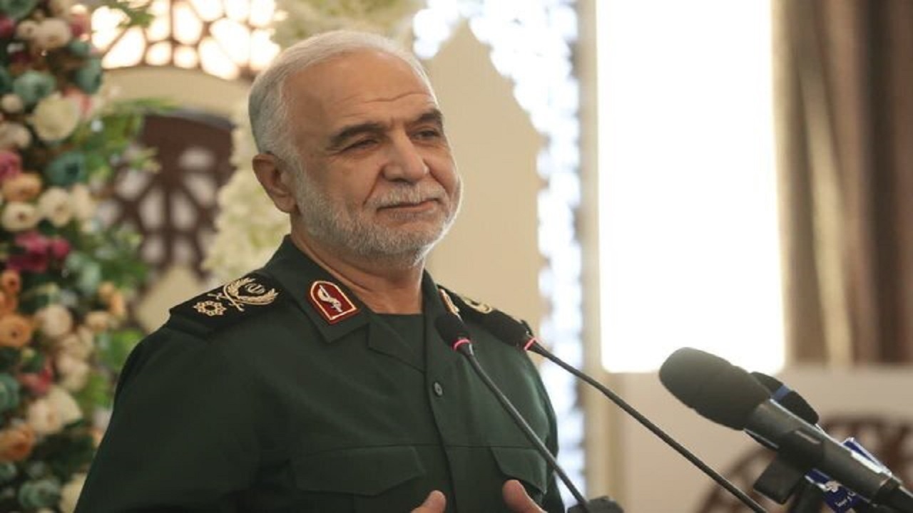 دشمنان در پی ترویج روحیه بی‌تفاوتی بین مردم جامعه هستند