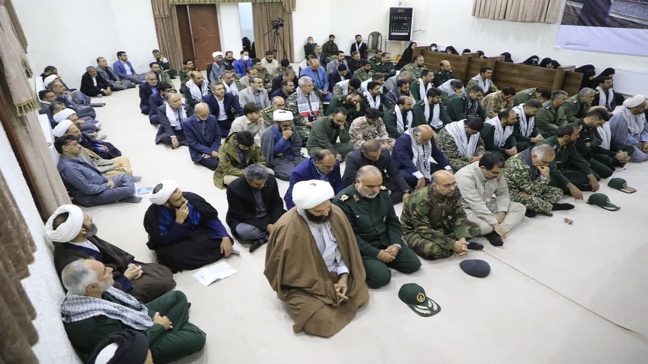 قد علم کردن مقابل مستکبرین با تفکر بسیجی