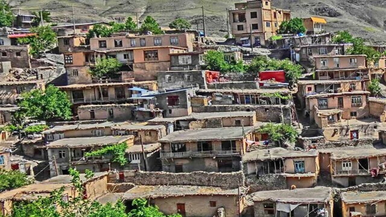 وجود جاذبه‌های تاریخی و فرهنگی منحصر به فرد در شهر تاریخی رادکان چناران