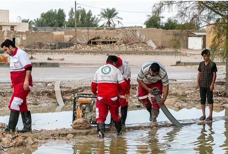 امداد رسانی هلال احمر ایلام به ۱۵۸ سیل زده