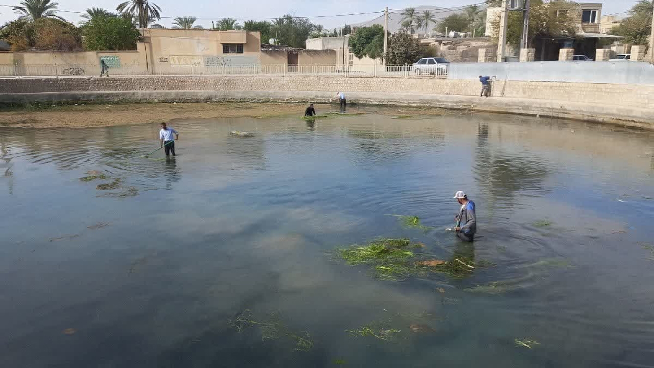 چشمه سرآب اردشیر کازرون بالاخره لایروبی شد/رسیدگی مستمر به چشمه همچنان نامعلوم است