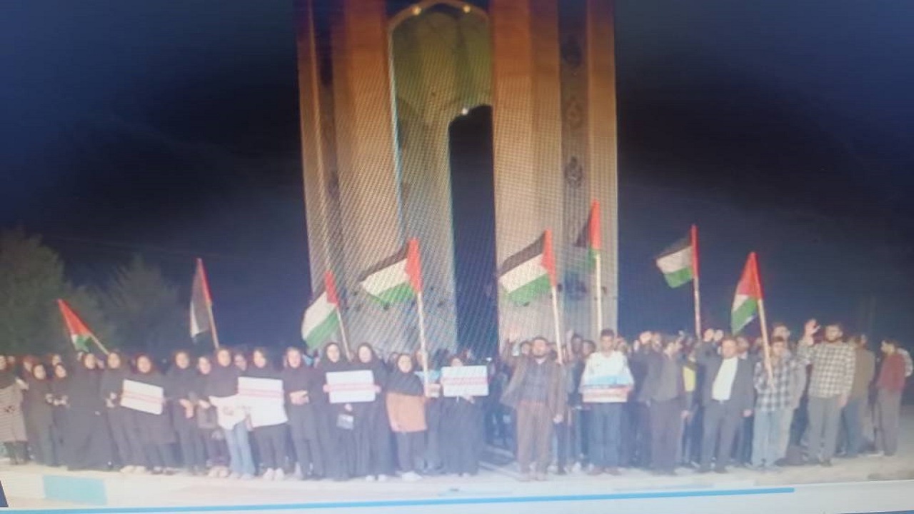 تجمع جمعی از دانشجویان دانشگاه علوم پزشکی یاسوج در حمایت از مردم غزه