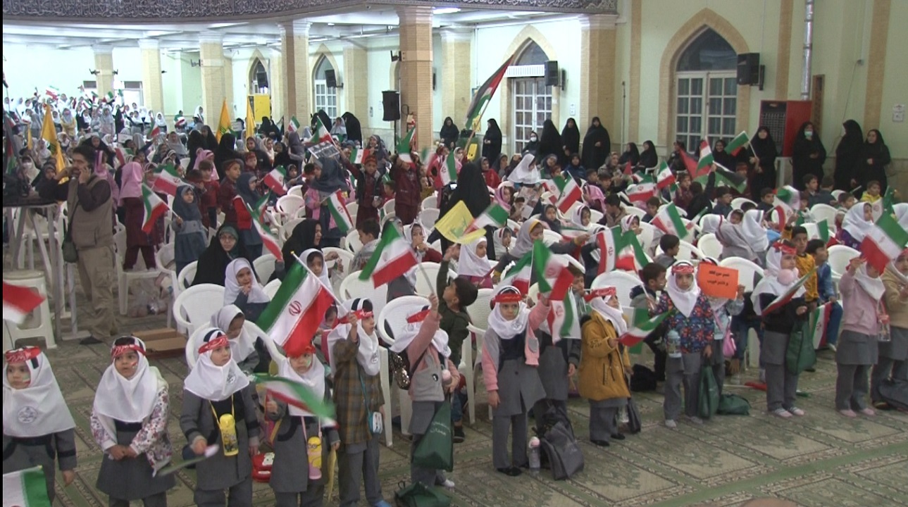 اجتماع هزار نفری کودکان همدان در حمایت از غزه
