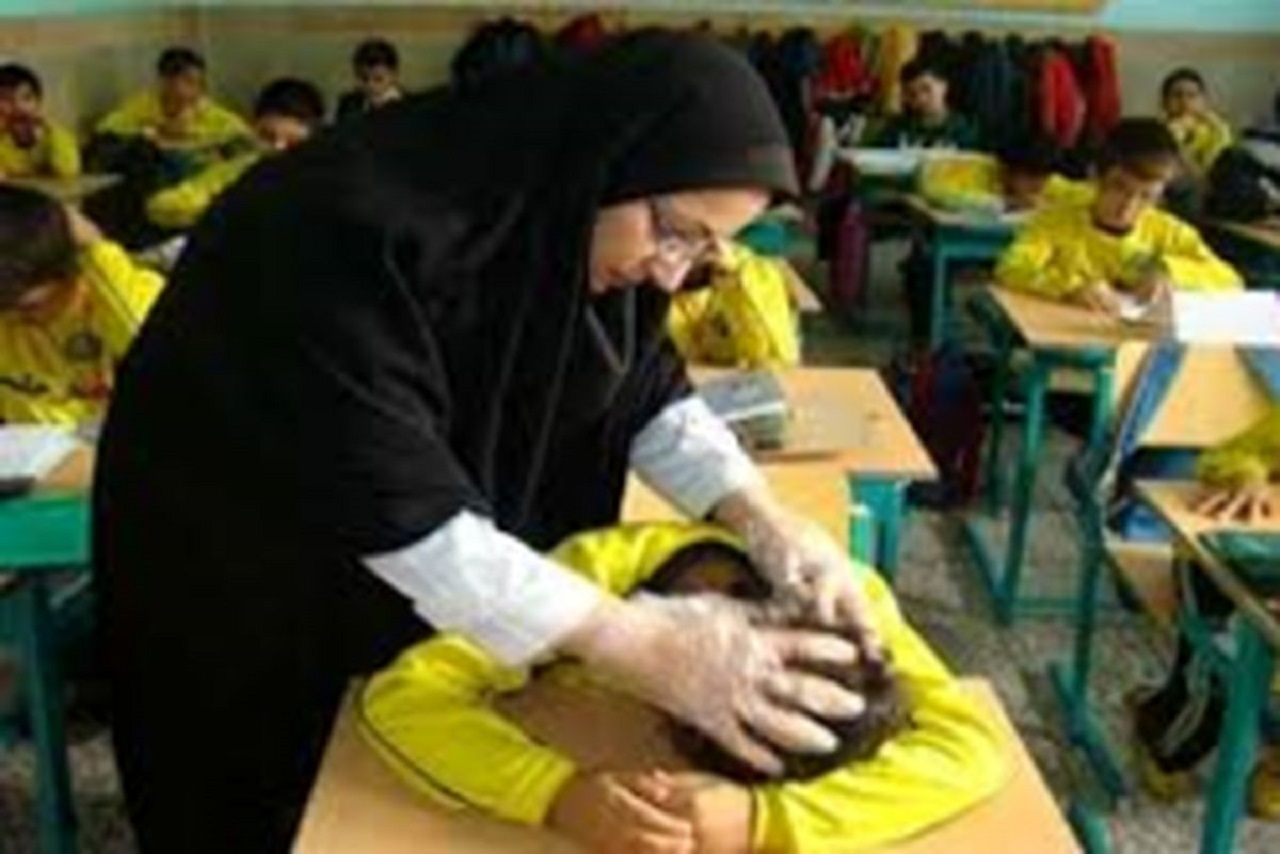 نحوه انتقال شپش بین دانش‌آموزان