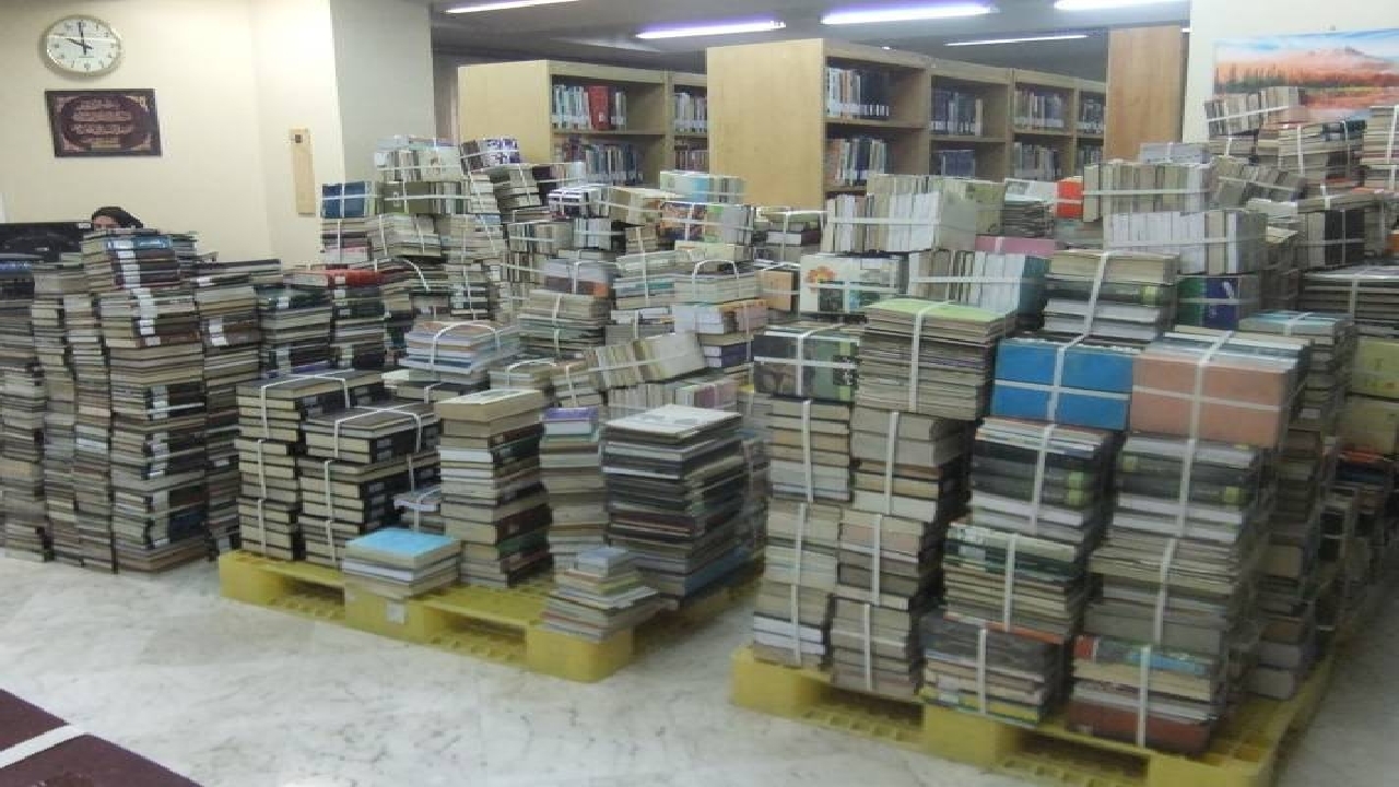 اهدا و امانت ۱۲۱ هزار نسخه کتاب در کشور از کتابخانه رضوی