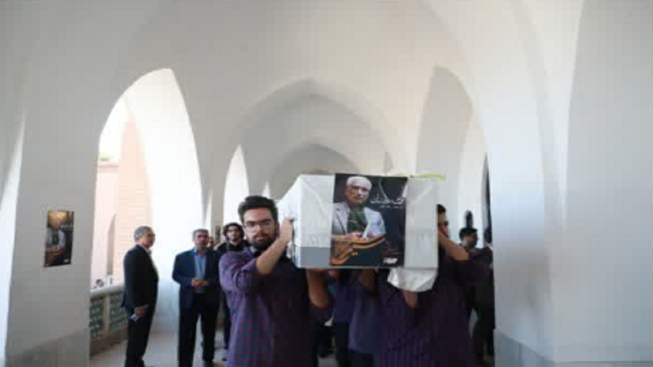 ادای احترام به پیکر اسلامی ندوشن در یزد