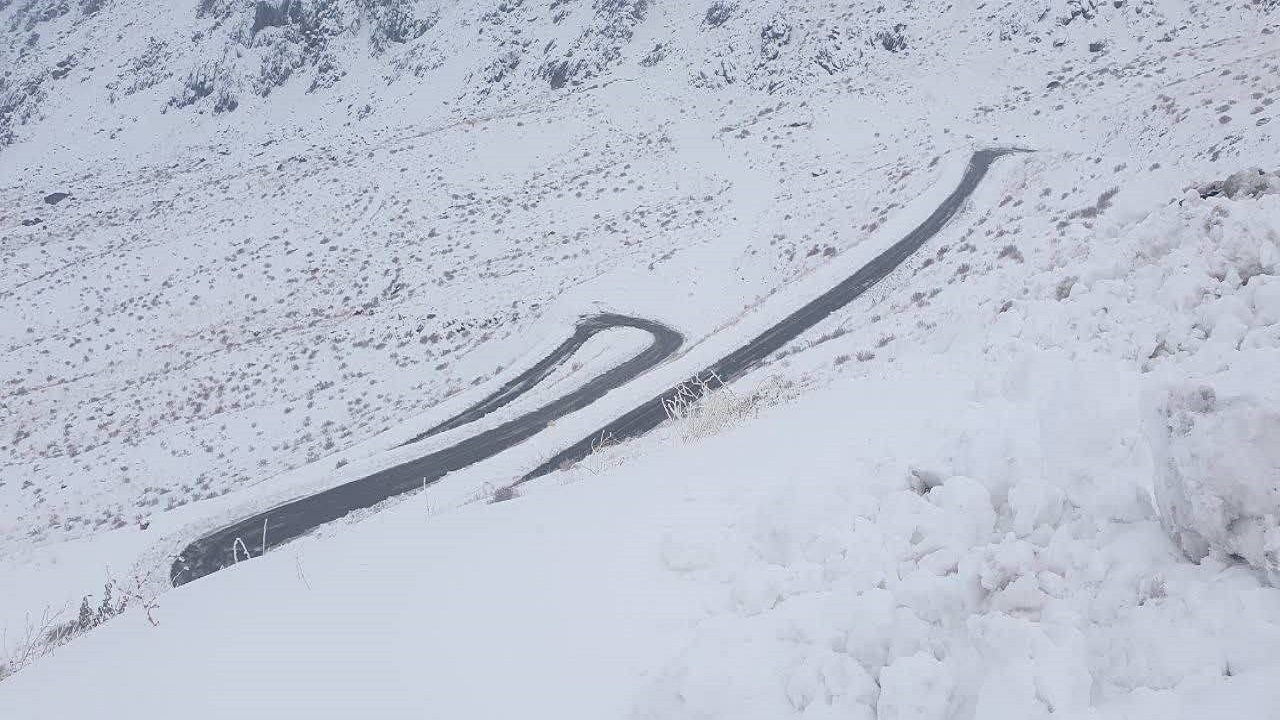 بارش ۲۰ سانتی متری برف در گردنه ژالانه + تصویر