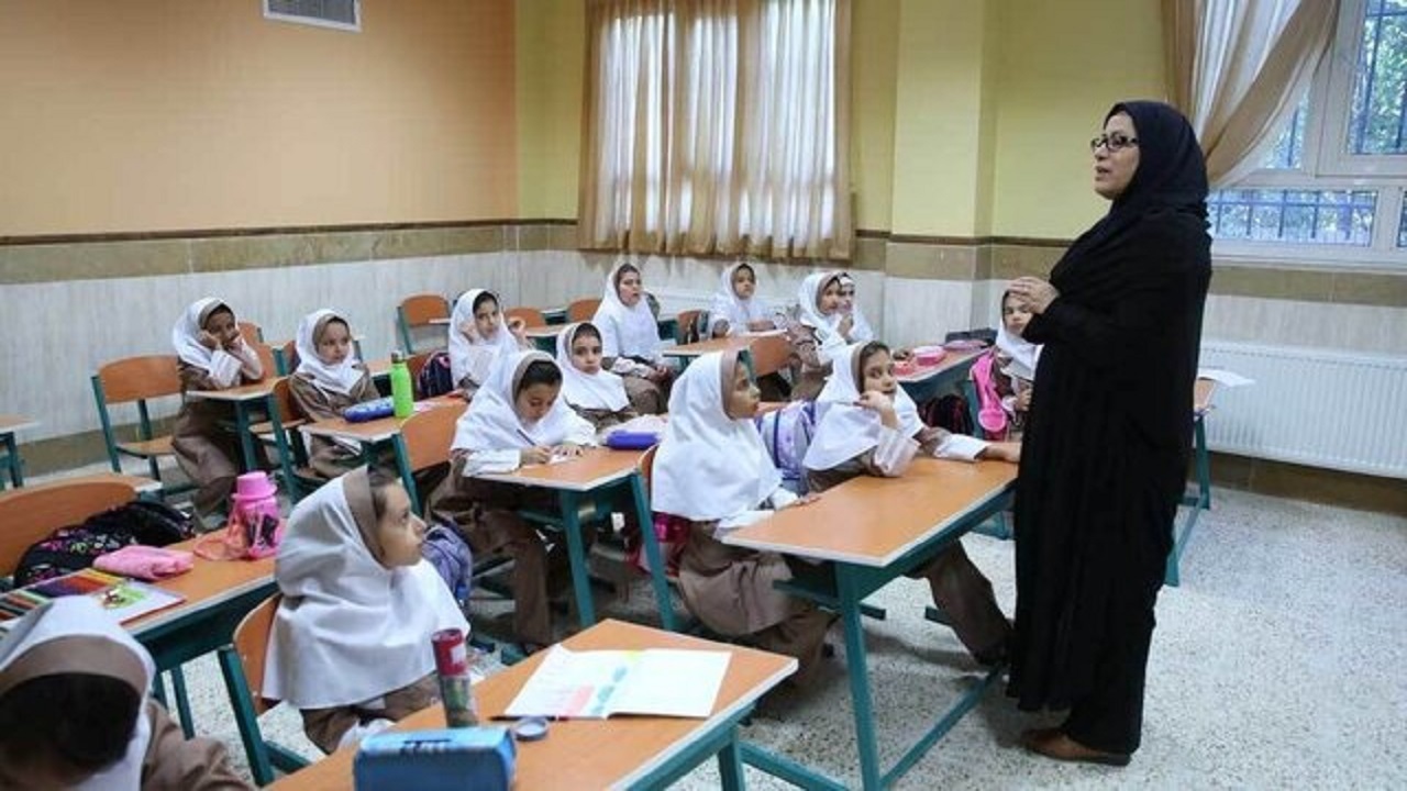 تمکین به قانون در مدارس دولتی و غیردولتی الزامی است