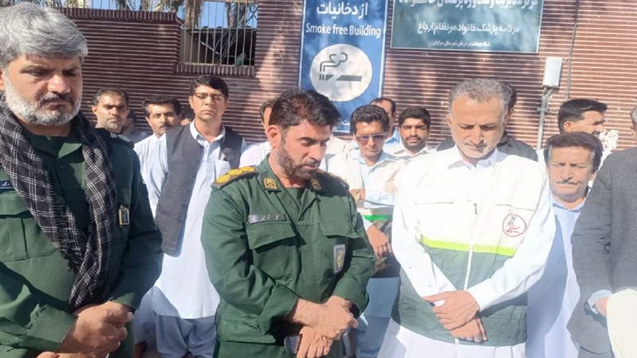 ویزیت رایگان هدیه سپیدپوشان جهادی به شهروندان سراوانی