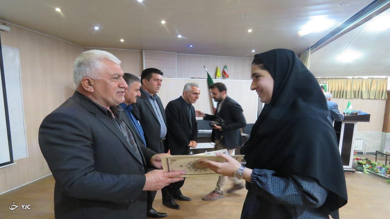دانش آموزان برتر کنکور سراسری در مهاباد تجلیل شدند