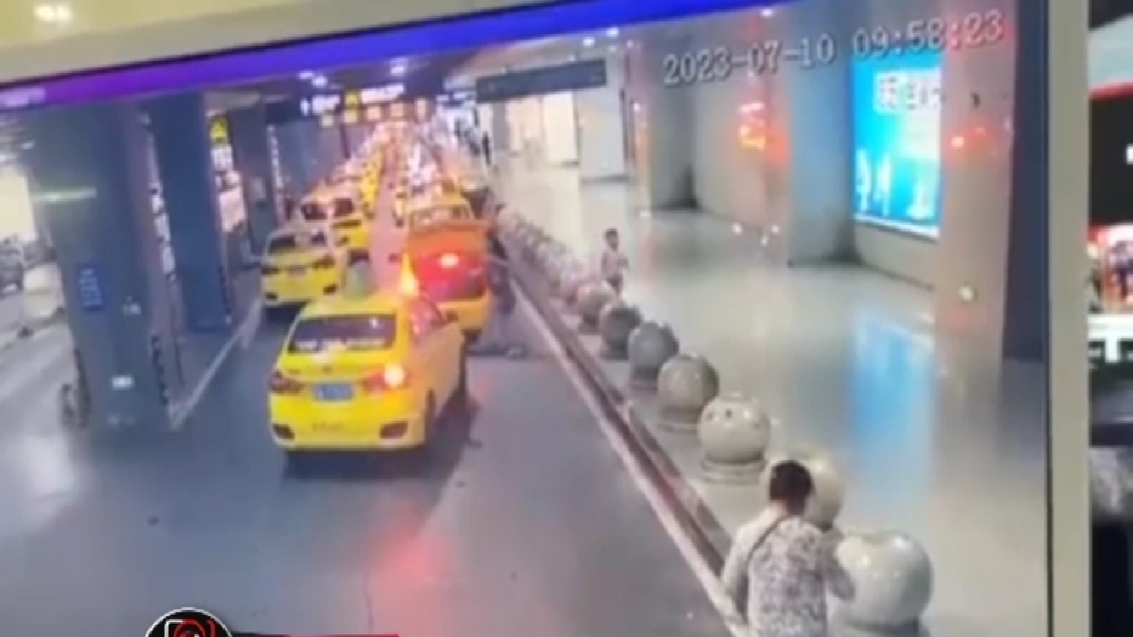 خارج شدن کنترل خودرو در هنگام توقف + فیلم