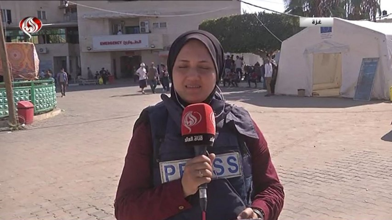 لحظه بیهوش‌شدن خبرنگار العالم در غزه هنگام پخش زنده + فیلم