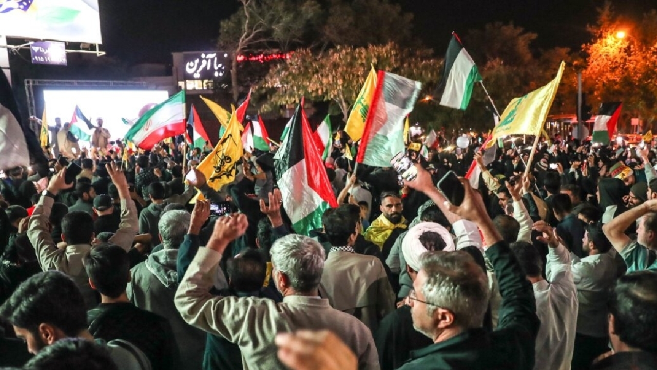 تجمع حمایتی موکب داران و خادمان از مردم فلسطین در حرم مطهر رضوی