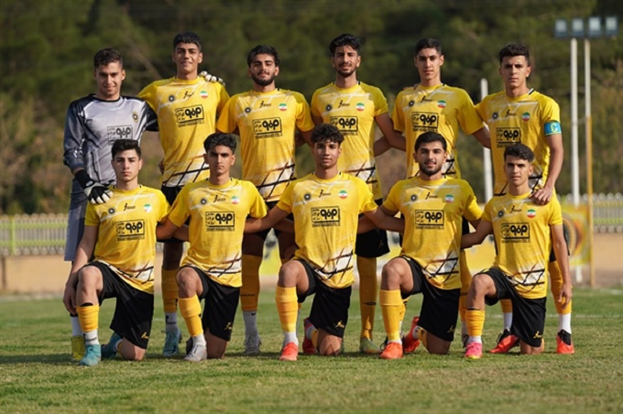 طلایی‌پوشان روی نوار پیروزی