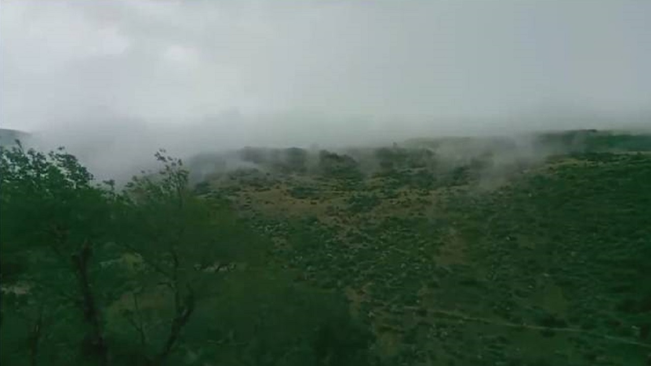 سفر پاییزی به طبیعت بکر و مه آلود روستای افسوران در گرمی + فیلم