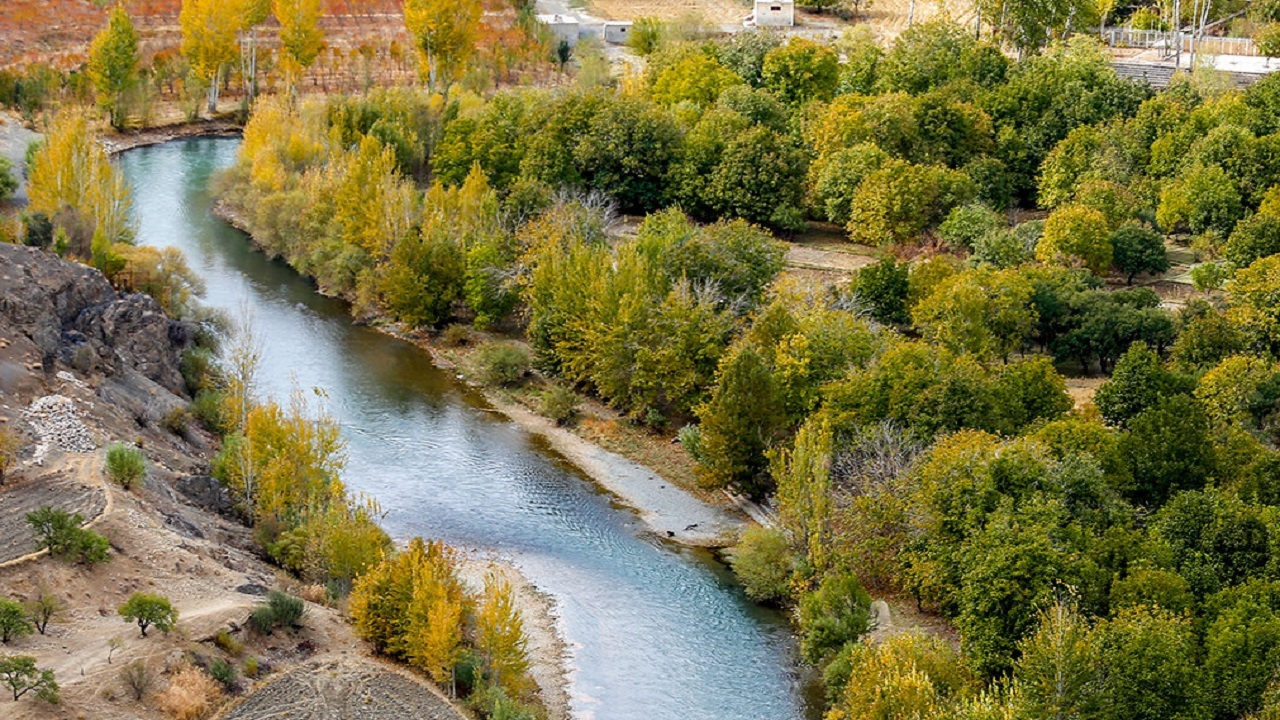 خودنمایی رنگ ها در حاشیه رودخانه زاینده رود در سامان + فیلم