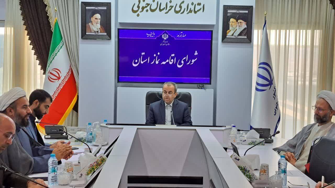 حضور معلمان و مدیران در نماز، شاه بیت تأثیرگذاری بر دانش آموزان است