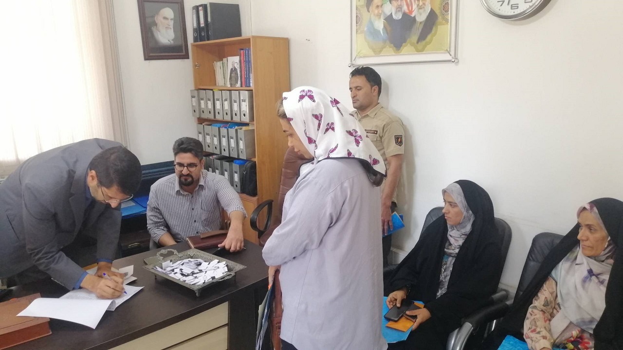 واگذاری زمین به مشمولان طرح جوانی جمعیت  زرند