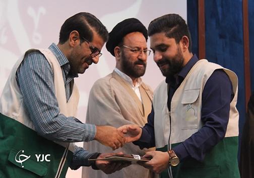 تجلیل خادمیار رضوی استان که در جشنواره کشوری حائز رتبه شده بود