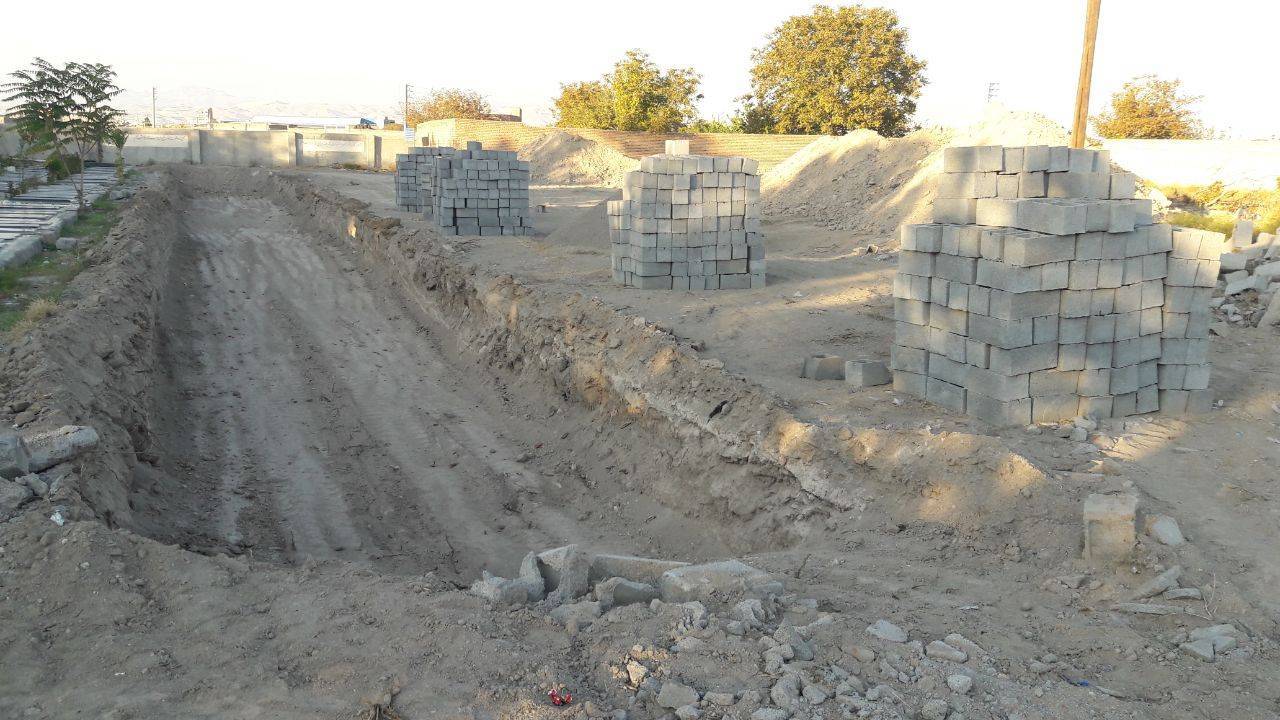 نمایی از آرامگاه بابالار در شهرستان بناب