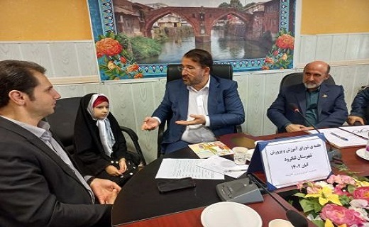 تجلیل از دانش آموز نویسنده لنگرودی