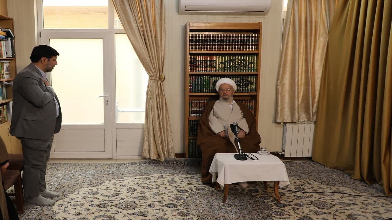 دیدار استاندار قم با آیت الله مکارم شیرازی