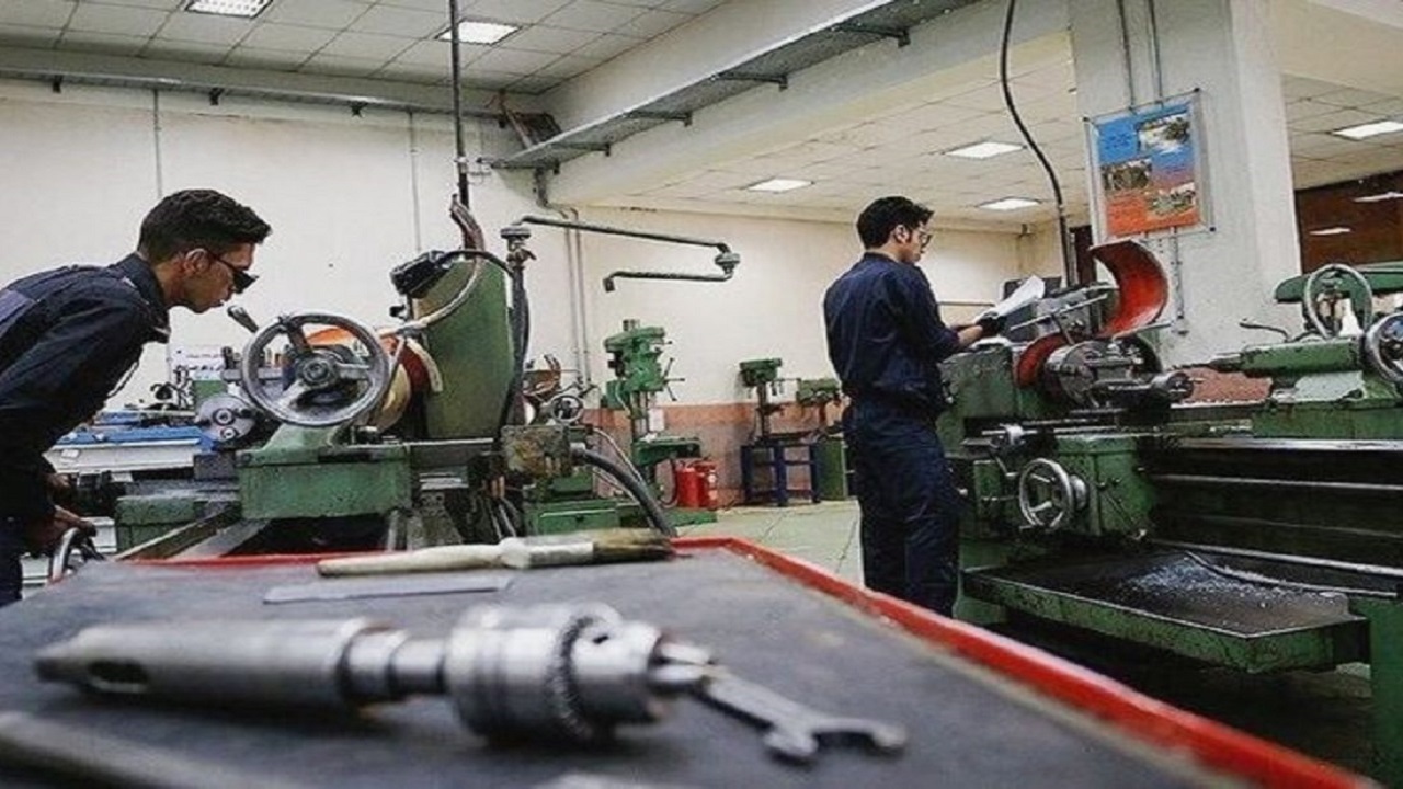 تاسیس هنرستان‌های جوار کارگاهی راهی برای تامین نیروی کار