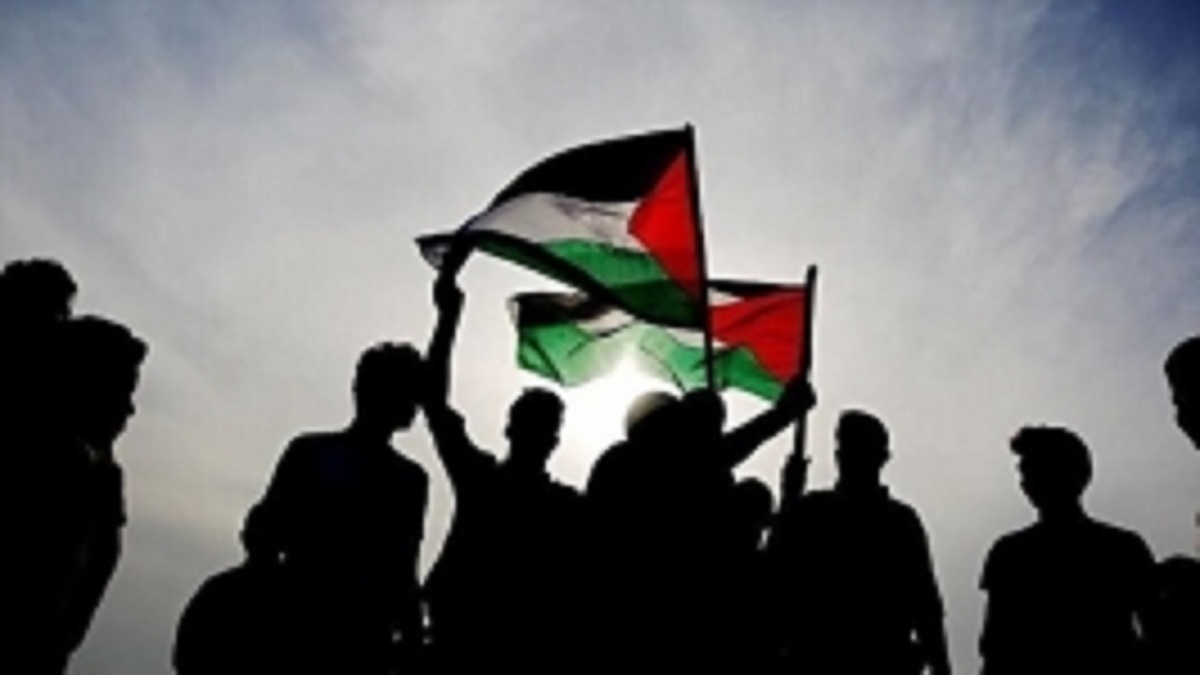 تلاش‌ جوانان فلسطینی برای خوشحال کردن کودکان غزه + فیلم
