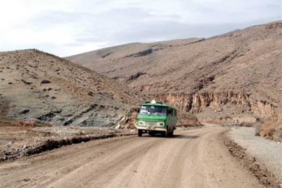 وضعیت نامناسب ورودی جاده روستای اسفنگره از زبان اهالی