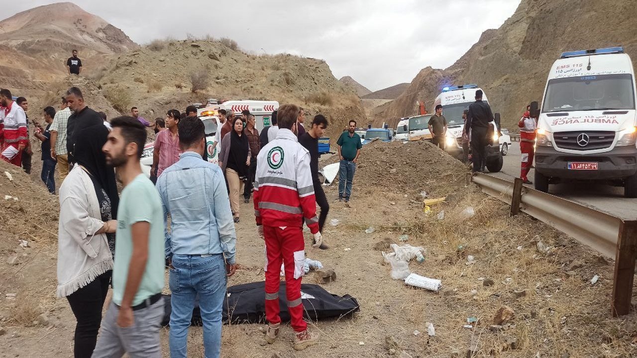 ۲ کشته و مصدوم بر اثر سقوط خودرو به دره 