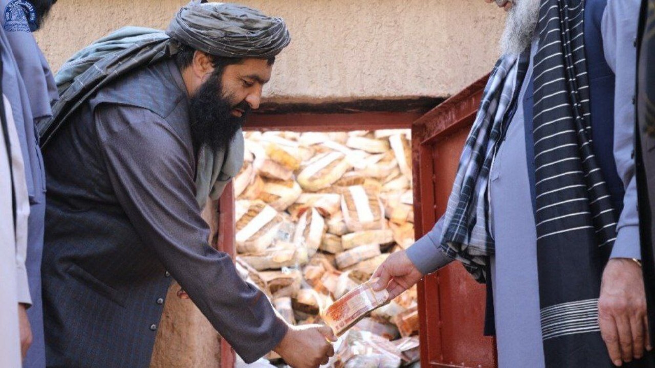 اسکناس‌های جدید در بازار مالی افغانستان توزیع می‌شود